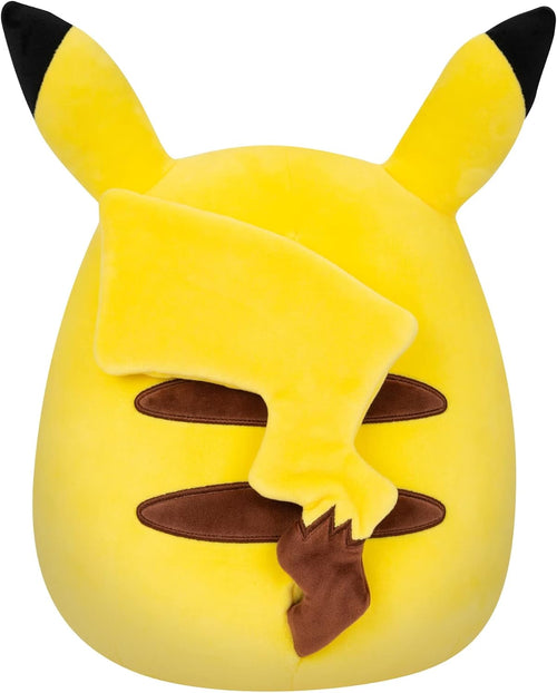 Détail du visage de la peluche Pikachu avec ses grands yeux et son sourire