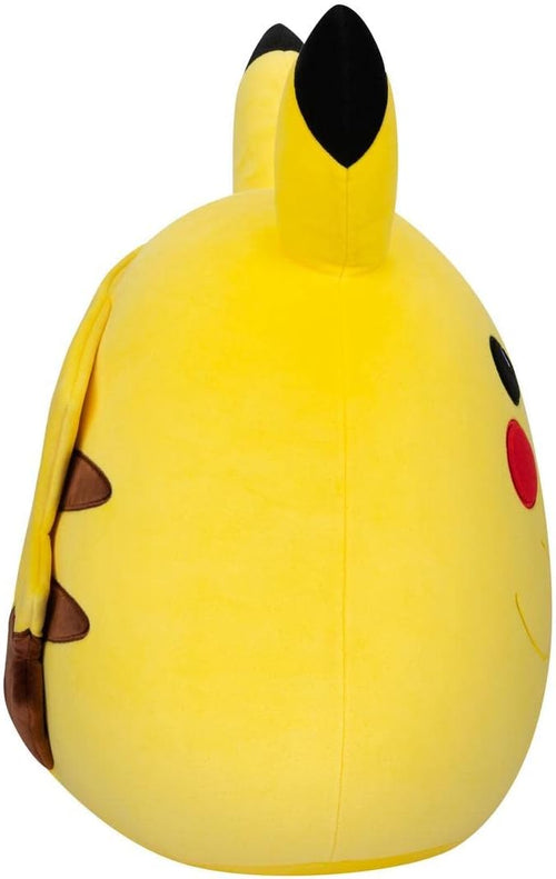 Vue arrière de la peluche Pikachu mettant en avant sa queue en éclair