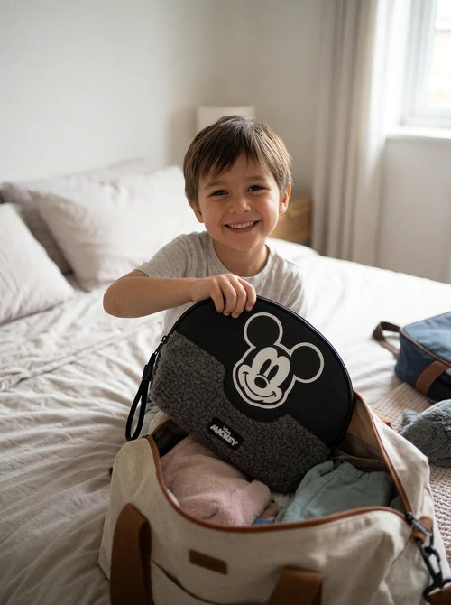 Trousse de toilette Mickey 28x19 cm en polyester en situation d'utilisation