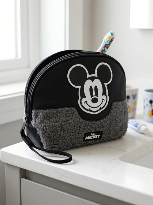 Trousse de toilette Mickey 28x19 cm en polyester mis en scène dans un décor du quotidien