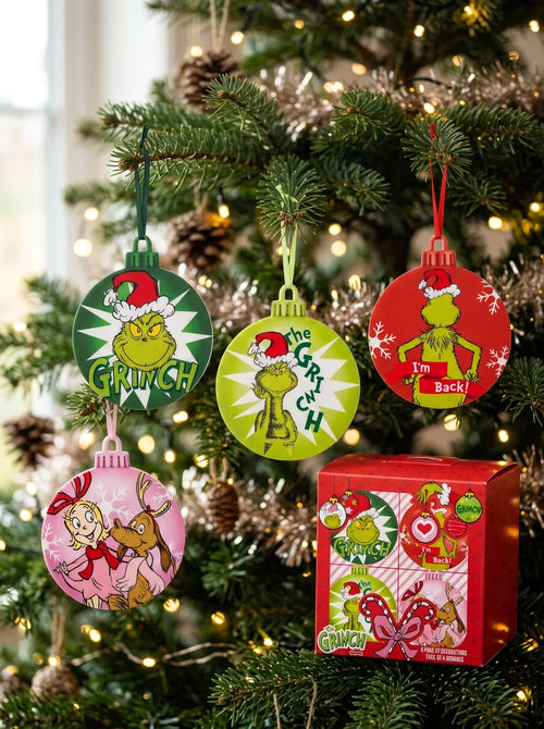 Décoration de Noël Grinch rouge en polyester mis en scène dans un décor du quotidien