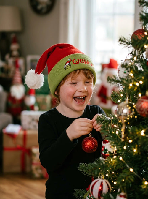 Bonnet The Grinch Enfant en Maille Élastique en situation d'utilisation