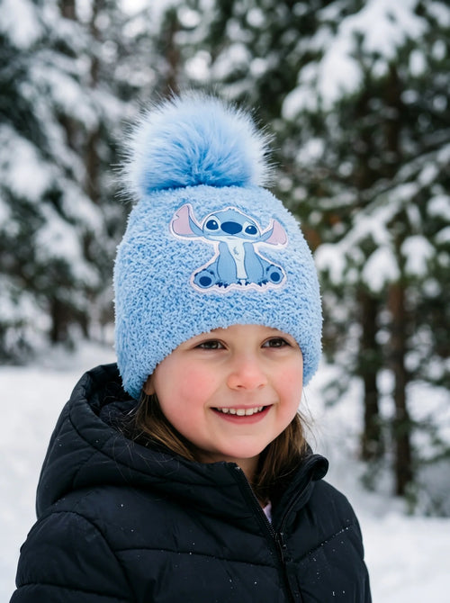 Bonnet Stitch Bleu Enfant en Maille Extra-Douce en situation d'utilisation