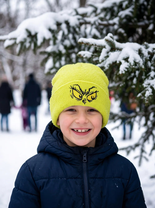 Bonnet The Grinch Enfant en Maille Douce Très Extensible en situation d'utilisation