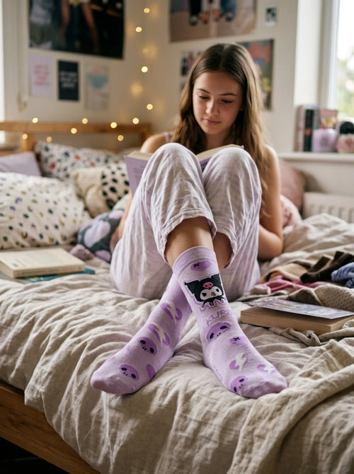 Chaussettes Hello Kitty Kuromi Rose en situation d'utilisation