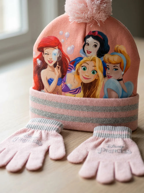Gros plan sur les détails : Bonnet et gants Princesses Disney fille