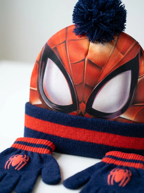 Gros plan sur les détails : Bonnet Spiderman garçon