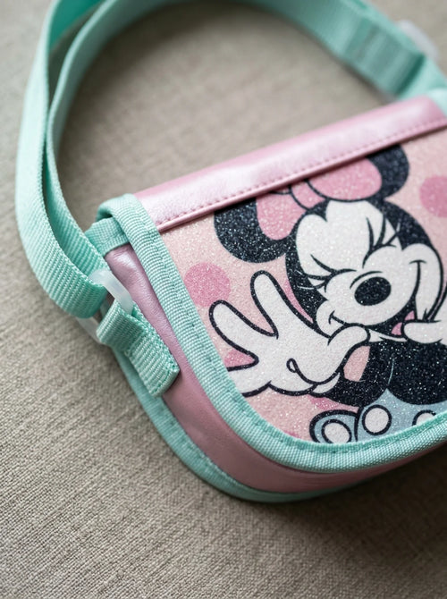 Gros plan sur les détails : Petit sac à bandoulière Minnie Mouse rose
