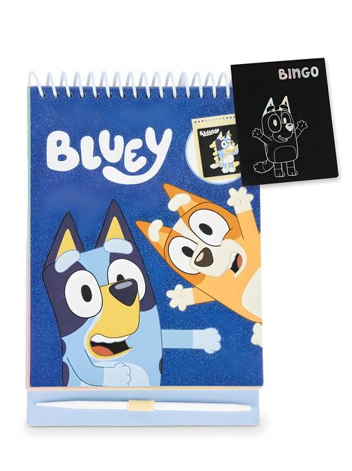 Set de Papeterie Bluey Carnet à Gratter et Stylo, vue d'ensemble sur fond blanc