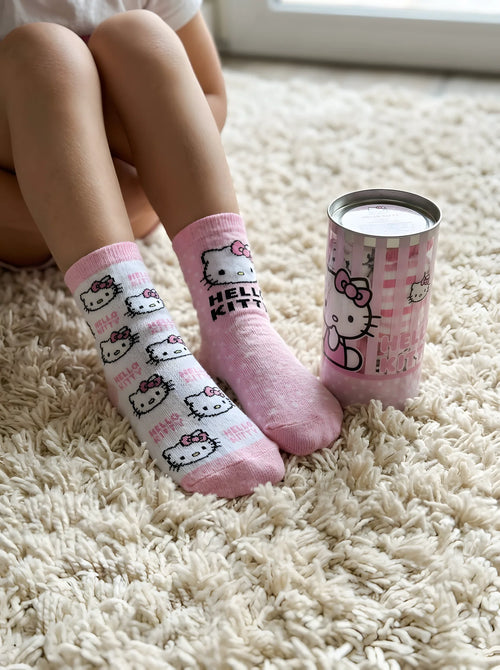 Lot de 4 Paires de Chaussettes Hello Kitty en situation d'utilisation