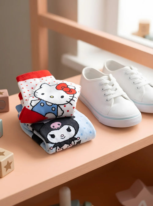 Lot de 7 Paires de Chaussettes Basses Hello Kitty mis en scène dans un décor du quotidien