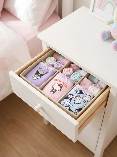 Lot de 3 Culottes Hello Kitty Fille rangé dans un tiroir de commode