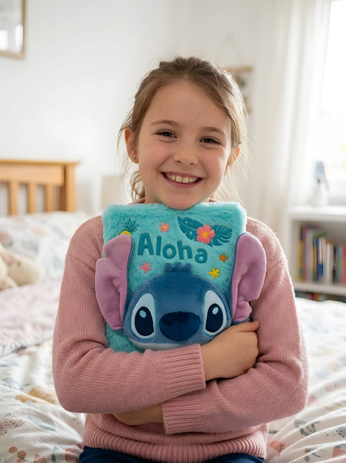 Journal intime Stitch à cadenas A5 mis en scène dans un décor du quotidien
