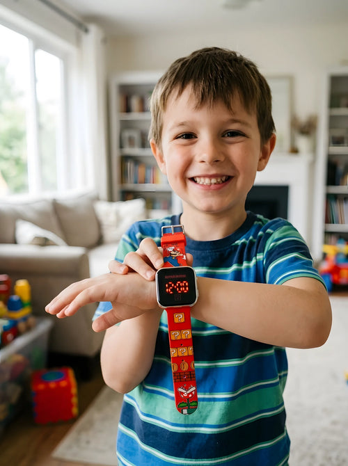 Montre LED Super Mario enfant en situation d'utilisation