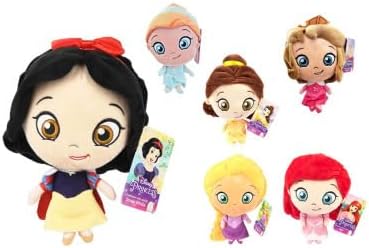 Détail du visage tendre de la peluche Blanche-Neige Disney