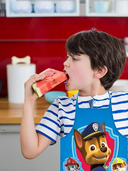 Gros plan sur le motif Pat' Patrouille coloré imprimé sur le devant du tablier