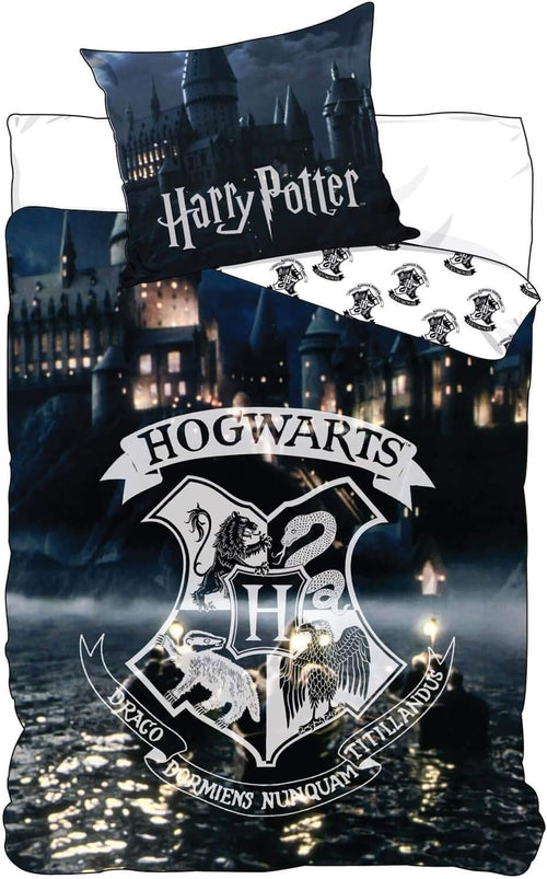 Parure de lit Harry Potter Poudlard réversible installée sur un lit simple