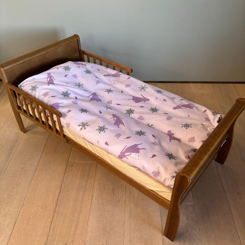 Détail des motifs phosphorescents La Reine des Neiges sur tissu coton multicolore