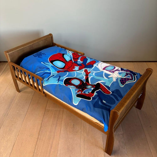 Parure de lit bébé Spidey Marvel avec housse de couette et taie sur lit de tout-petit