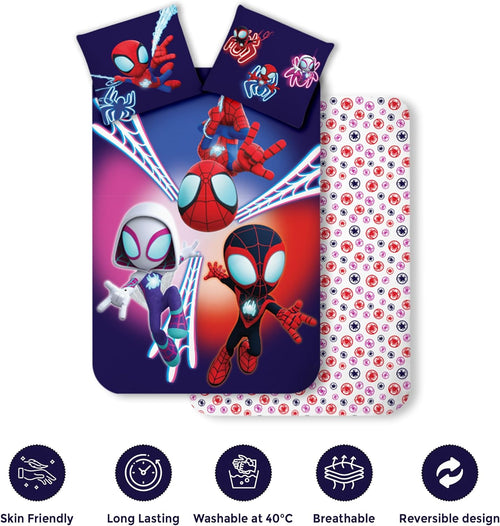 Zoom sur le tissu 100 % coton multicolore et les coutures de la parure de lit