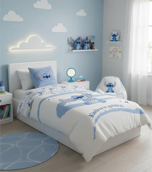 Vue de la parure de lit Stitch montrant la face réversible aux motifs alternatifs