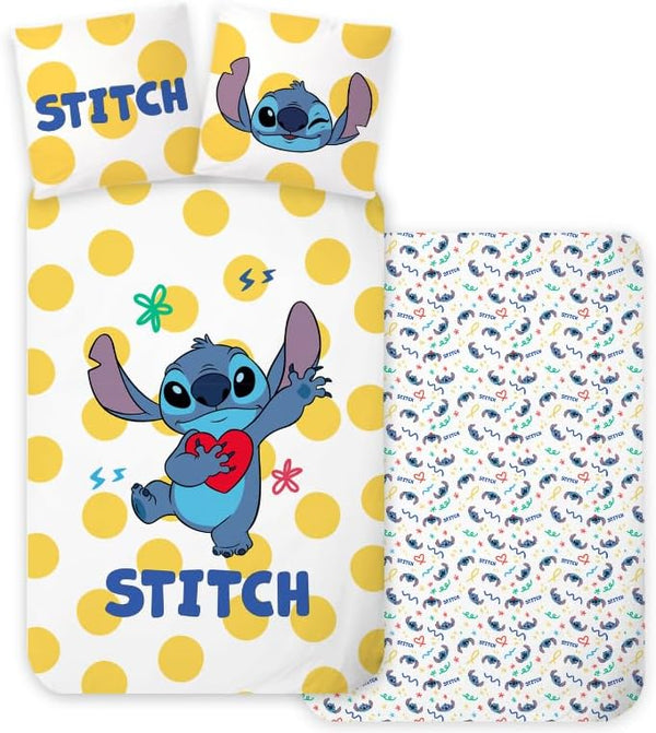 Parure de lit Stitch Disney déployée sur un lit simple avec housse et taie assorties