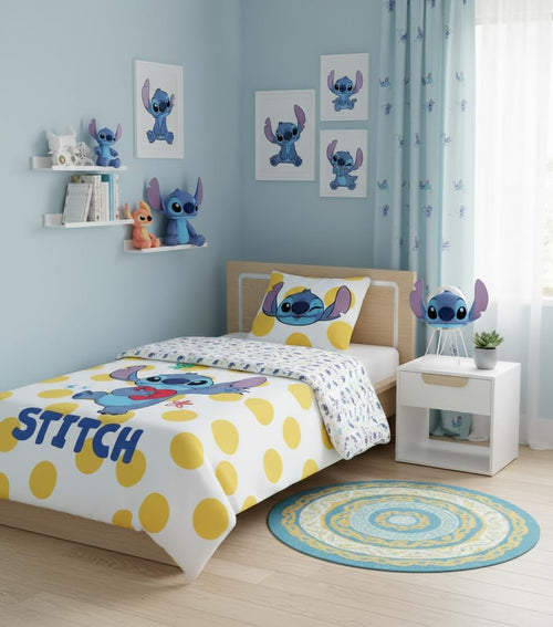 Vue de la parure de lit Stitch réversible montrant les deux faces du design