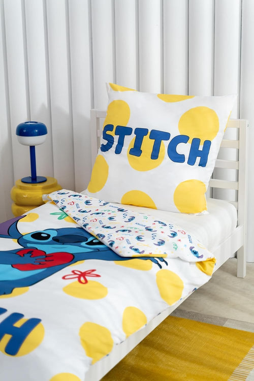 Zoom sur le tissu 100 % coton mettant en avant la texture douce et respirante