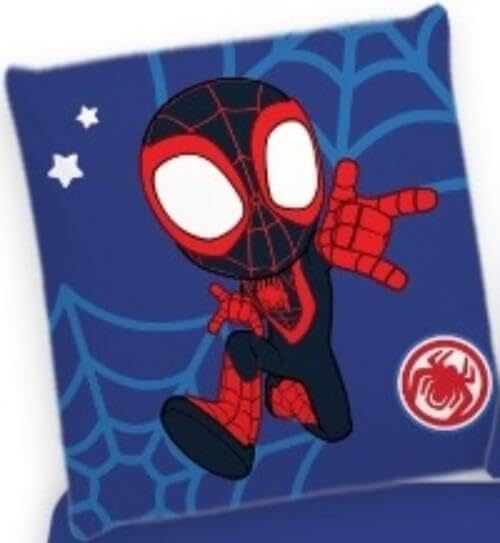 Gros plan sur Spidey, Ghost-Spider et Spin imprimés sur la housse de couette