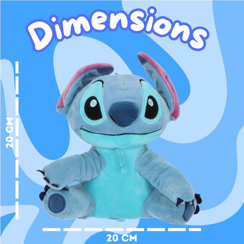 Gros plan sur la matière douce de la peluche Stitch et ses finitions