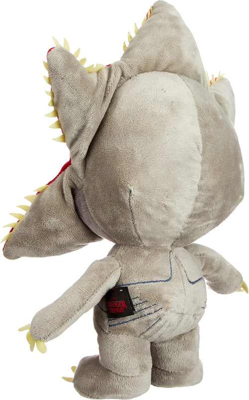 Gros plan sur la tête et les détails du visage du Demogorgon en peluche