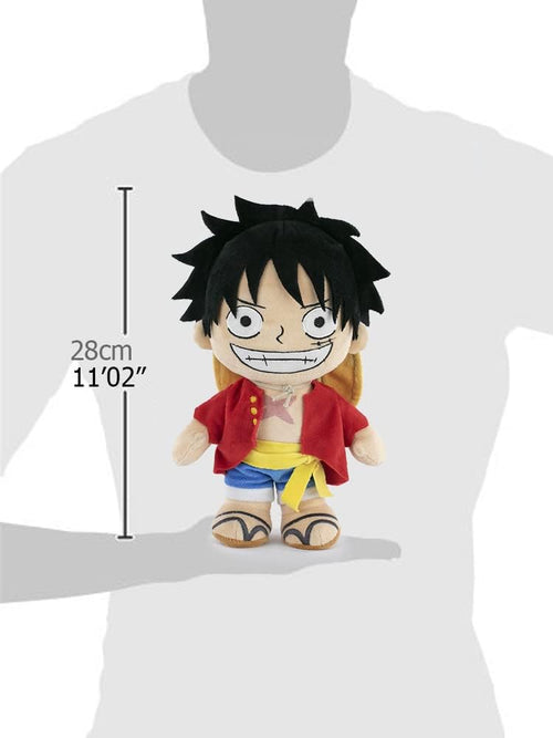 Vue de profil de la peluche Luffy mettant en avant le volume et la douceur