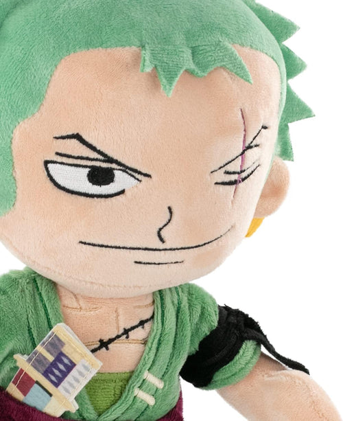 Profil de la peluche Roronoa Zoro montrant les détails de la ceinture et des sabres stylisés