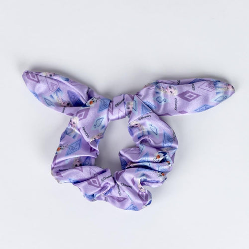 Détail du chouchou en tissu multicolore inspiré de l univers glacé d Arendelle