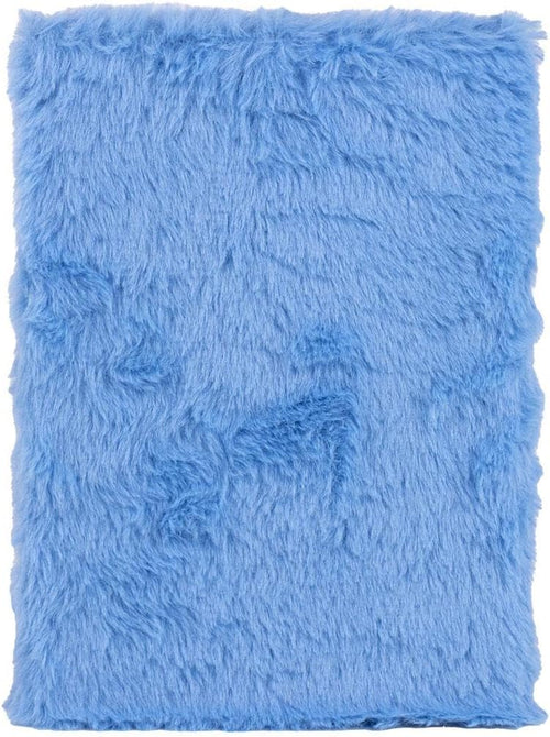 Détail de la couverture peluche du carnet Stitch, texture douce et finitions