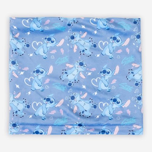 Zoom sur la texture de la maille et les finitions des bords côtelés Stitch