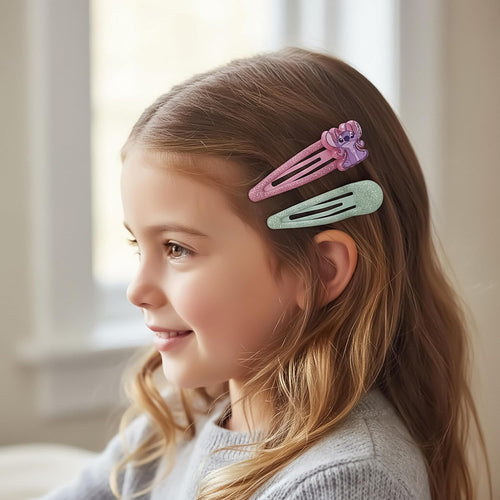 Détail des motifs Stitch sur les barrettes avec différentes expressions