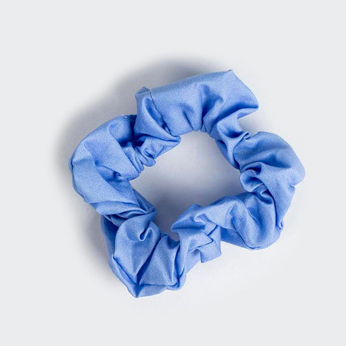 Vue rapprochée de la texture douce des chouchous Disney Stitch en polyester