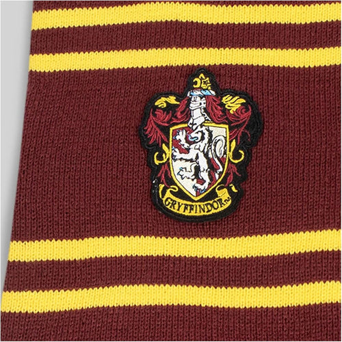 Écharpe Harry Potter enroulée pour mettre en avant la texture douce du tissu