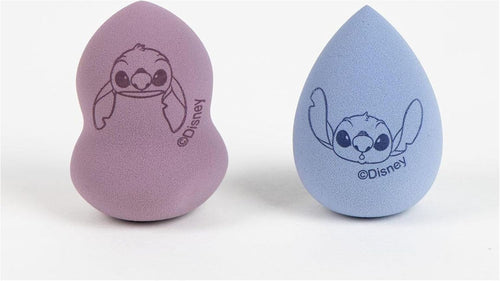 Gros plan sur la texture douce de l’éponge de maquillage Stitch