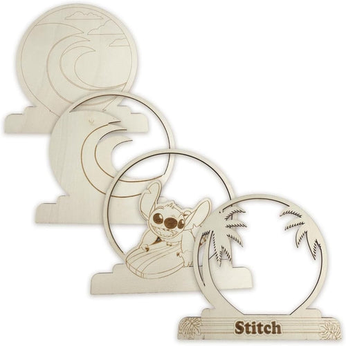 Zoom sur une figurine en bois Stitch montrant le motif imprimé prêt à colorier