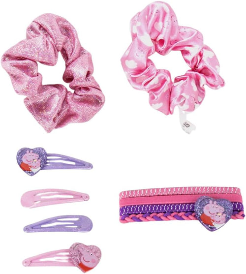 Gros plan sur les pinces et chouchous Peppa Pig décorés d’arcs-en-ciel et de canards