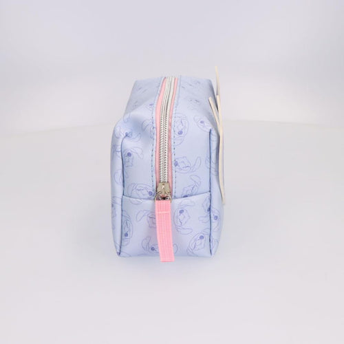 Détail du motif Stitch sur trousse transparente, style enfant et voyage