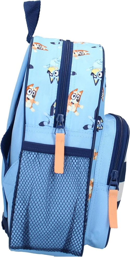 Ouverture des compartiments zippés du sac à dos Bluey montrant l’intérieur