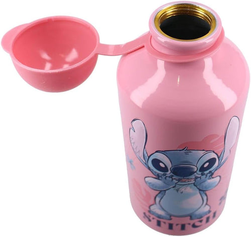 Bouteille Stitch rose présentée comme accessoire pour l’école et les sorties