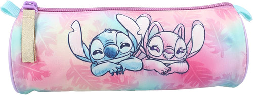 Zoom sur le motif Stitch Wild Energy et les détails colorés sur fond rose bonbon