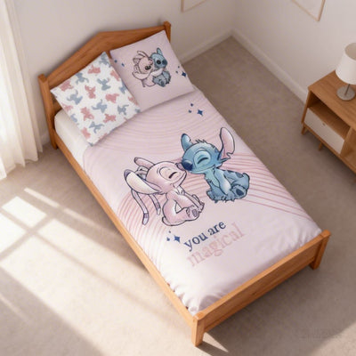 Vue de côté - Parure de lit Stitch & Angel – 100x135