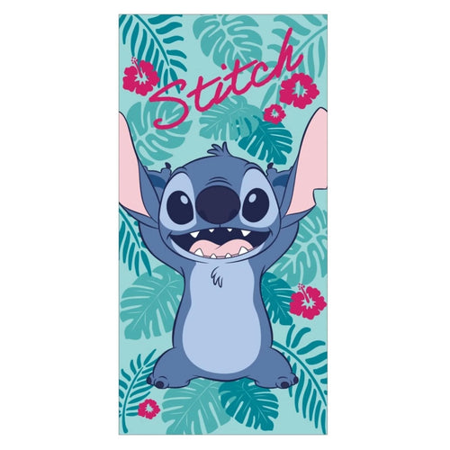 Serviette de plage Stitch bleue étalée sur le sable au soleil